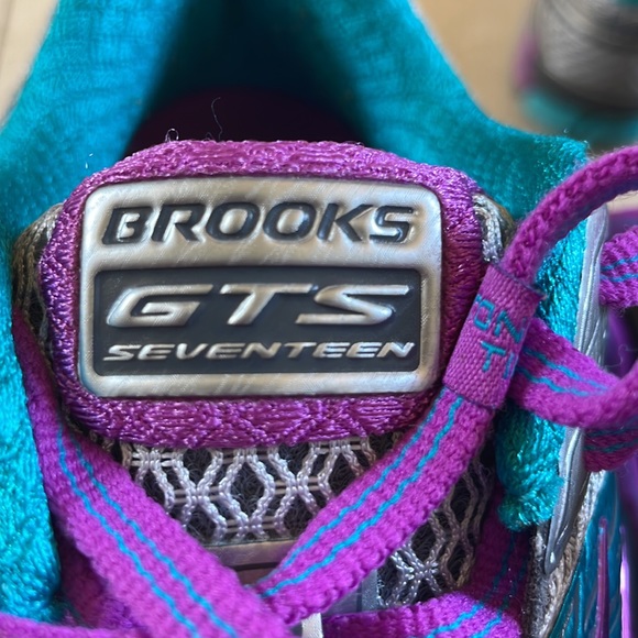 Brooks Running Shoes - Picture 7 of 8